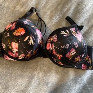 Victoria’s Secret Very Sexy bra